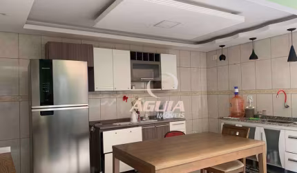 Sobrado com 3 dormitórios à venda, 256 m² por R$ 780.000,00 - Jardim Santo André - Santo André/SP