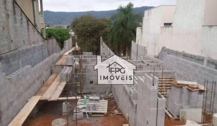 Terreno Jardim do Lago com construção iniciada de 2 casas - Atibaia/SP