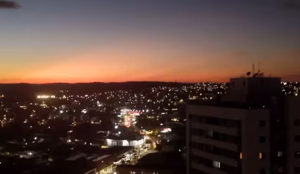 ALUGUEL EM  CASA AMARELA