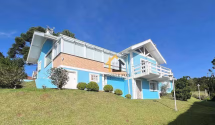 Sobrado com 3 dormitórios à venda, 220 m² por R$ 1.800.000,00 - Alto da Boa Vista - Campos do Jordão/SP