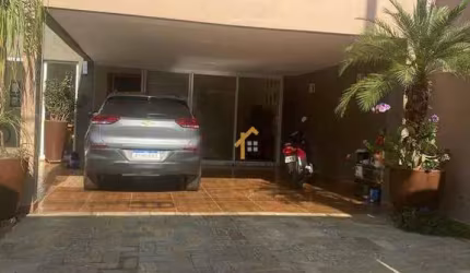 Casa de 3 dormitórios, 384m² à venda por R$ 900.000,00 - Bairro Granville - Frutal/MG