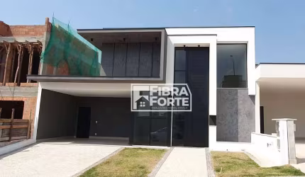 Casa à venda em condomínio em Valinhos.