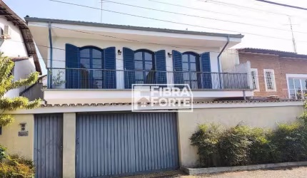 Casa para venda no Bairro Nova Campinas com 4 dormitórios sendo 1 suíte.