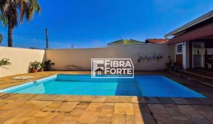 Casa térrea à venda no Jardim Aurélia  440 metros 4 quartos sendo 3 suites