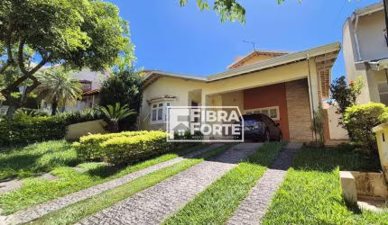 Casa à venda em condomínio em Valinhos, SP
