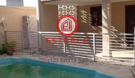 Aluguel de Residência de Alto Padrão em Jacareí-SP, 3 Quartos, 1 Suíte, 2 Salas, 2 Banheiros, 3 Vagas de Garagem, 250m².