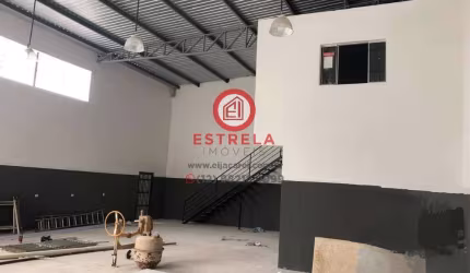 Excelente oportunidade de Galpão Industrial com 1 sala, 2 banheiros, 3 vagas na Cidade Jardim, Jacareí-SP - 350m²!