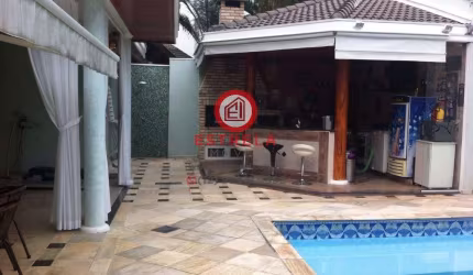 Casa em Condomínio de Alto Padrão em Jacareí-SP, 4 quartos, 1 suíte, 3 banheiros, 2 vagas, 328m² - Loteamento Villa Branca.