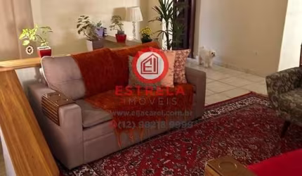 Imóvel de alto padrão na Vila Formosa, Jacareí-SP: 4 quartos, 2 salas, 2 banheiros, 2 vagas de garagem, 250,00 m² de área. Venha conferir!