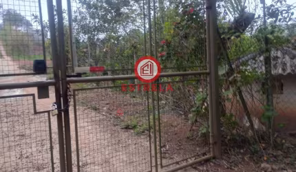 Chácara em Condomínio de Luxo em Jacareí-SP: 2 Quartos, Sala, Banheiro e 800m² de Área no Jardim Colônia!