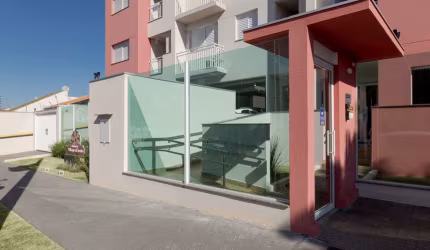 Lindo apartamento de 2 qts com sacada e churrasqueira - Área de lazer com piscina