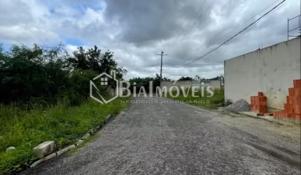 Totalmente plano e mede 8x15 em ótima localização na região de Campo Grande.