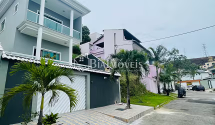 Casa duplex - Em condomínio fechado