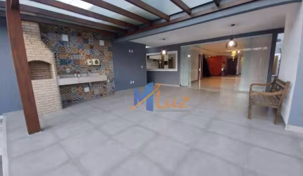 Luxuosa casa no condomínio Vale dos Cristais