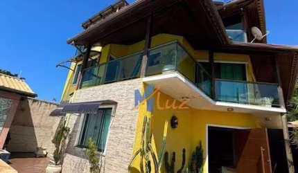 Luxuosa Mansão à Beira da Lagoa de Imboassica