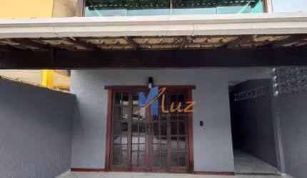 Vende-se Casa Duplex - Localização Privilegiada!