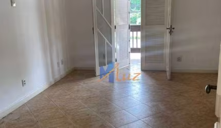 Casa Comercial nos Cavaleiros para Locação