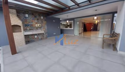 Luxuosa casa no condomínio Vale dos Cristais