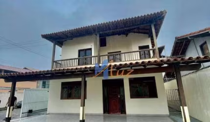 Venda e Locação - Linda Casa Colonial no Bairro Visconde, Macaé