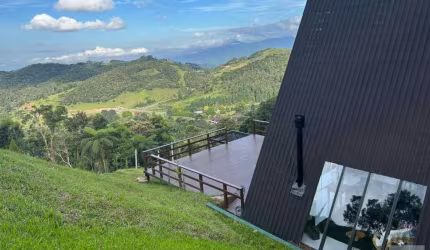 Lugar  Encantador  com Cabana ,Adega Churrasqueira com Fogo de Chão 2 Quartos  Linda Vista aceita Permurta. Ranco Queimado