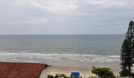 Apartamento à venda com 300m2 Privativos com 4 Suítes Sendo 1 Máster + 4 Vagas de Garagem Quadra Mar em Meia Praia