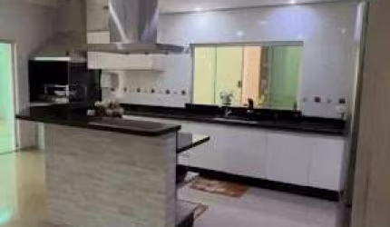 Sobrado com 4 quartos, 1 suíte master c/ closet à venda, 269 m² por R$ 850.000 - Centro - Santo Antônio da Platina/PR