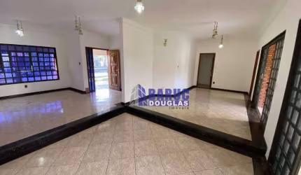 Vende-se linda casa de esquina com sala 3 ambientes, lavabo, 03 suítes, varanda c/ churrasqueira com 312 m² mais quarto R$ 760.000 - Jardim Shangri-La