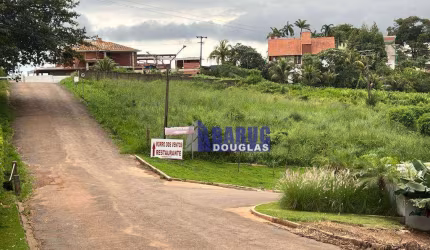Vende-se ótimo terreno bem localizado na avenida principal no Morro dos Ventos. Terreno medindo 20 x 30 = 600m2