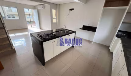 Aluga-se lindo sobrado no Bairro Cidade Alta em condomínio Fechado, sobrado com armários e ar split, 3 quartos sendo 1 suíte, quintal, 02 vagas.