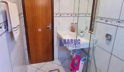 Vende-se linda casa reformada com 2 vagas, sala de jantar e estar, 3 quartos sendo 02 suítes, quintal e canil R$ 470.000 - Jardim Imperial - Cuiabá/MT