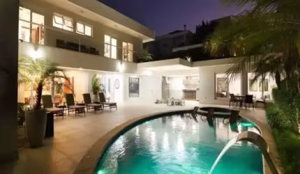 BELISSÍMA CASA COM 800M2 A VENDA - CONDOM. LOREAN-OSASCO/SP