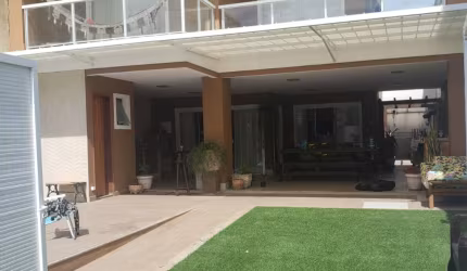 Condomínio Golden Village - Vendo  Casa de Alto Padrão com 3 suítes
