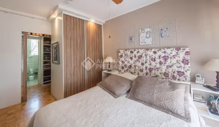Casa em condomínio fechado com 3 quartos à venda na Rua Cláudio Manoel da Costa, 220, Jardim Itu Sabará, Porto Alegre, 300 m2 por R$ 855.000