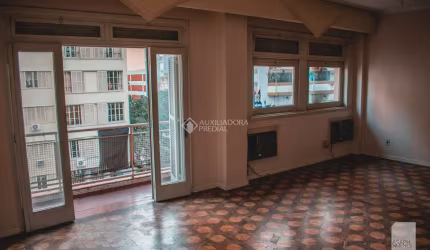 Apartamento com 3 quartos à venda na Rua Duque de Caxias, 1361, Centro Histórico, Porto Alegre, 190 m2 por R$ 652.000
