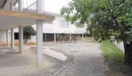 Magnífico casarão + para alugar ou vender no centro de Vinhedo/SP