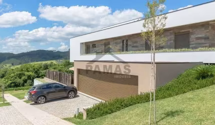 Casa Luxuosa de esquina a venda em condominio Fechado de Alto Padrao em Vinhedo, area total de  822 m² e AC 413m²