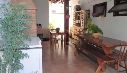 Excelente e aconchegante casa térrea com 04 suites + varanda gourmet em Condomínio fechado na Cidade de Vinhedo SP