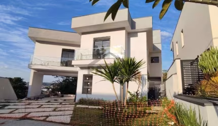 Sinta-se em Casa: Venha Conhecer Esta Linda Residência com 3 Suítes e Piscina no Condomínio Porto do Sol, Valinhos!