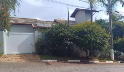 Excelente casa no Condomínio Recanto dos Paturis em Vinhedo/SP.