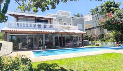 Aluguel de Casa Mobiliada no Condomínio Villa Hípica I – 4 Suítes, sendo 1 no Térreo, Espaço Gourmet, Piscina Aquecida e um Belo Jardim Gramado com Pomar