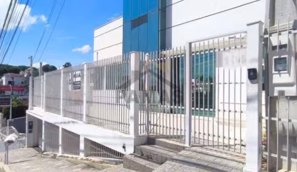 Excelente Oportunidade de Locação - Prédio Comercial com vagas de garagens coberta, no Portal de Vinhedo!