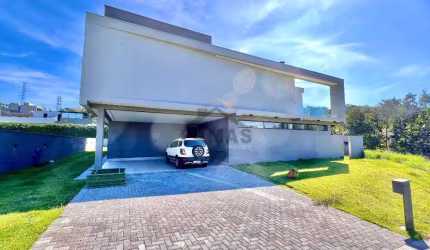 Casa com lindo projeto arquitetonico a venda no condominio Campo de Toscana em Vinhedo – 361m2 e vista para area verde