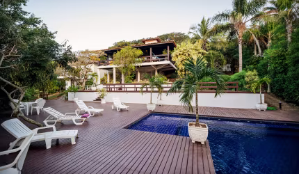 Bem-vindos ao refúgio perfeito em Búzios! Localizada a 100mts da Praia.