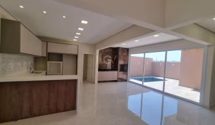 Casa em Condomínio com Piscina
