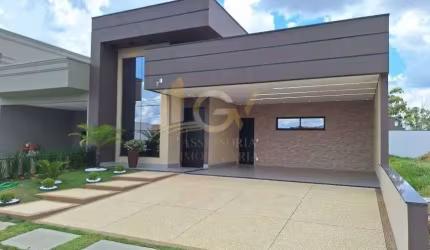 Casa com piscina em Condomínio