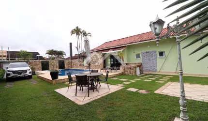 Casa com piscina a venda em Peruíbe