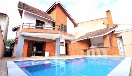 Casa próximo a praia em Peruíbe com 3 quartos e área de lazer com piscina