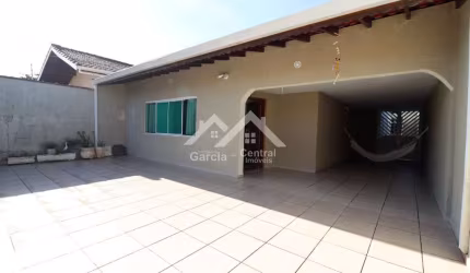Casa em Peruíbe com 4 quartos sendo 2 suítes e edícula