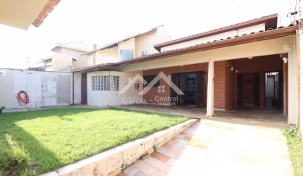 Casa ao lado praia com 3 dormitórios sendo 1 suíte em Peruíbe