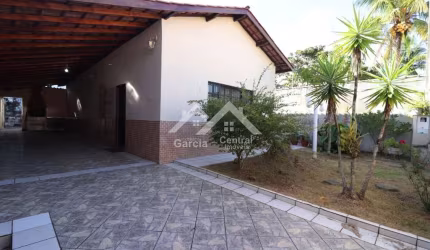 Casa para venda em Peruíbe com 2 quartos e quintal com espaço para lazer